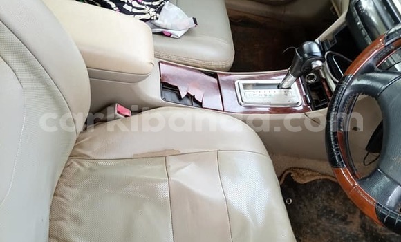 Acheter Occasion Voiture Toyota Premio Gris à Kampala, Ouganda Acheter Occasion Voiture Toyota Premio Gris à Kampala, Ouganda
