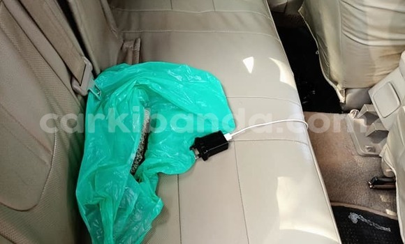 Acheter Occasion Voiture Toyota Premio Gris à Kampala, Ouganda Acheter Occasion Voiture Toyota Premio Gris à Kampala, Ouganda