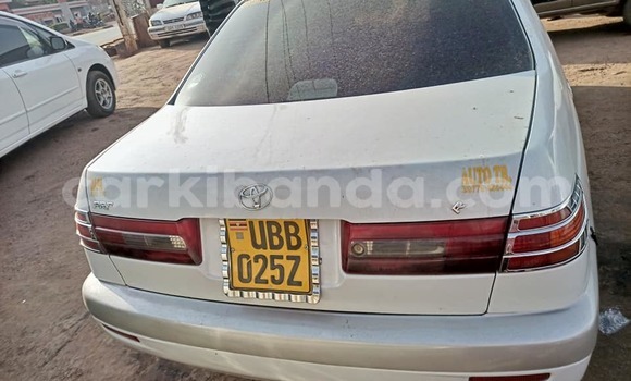 Acheter Occasion Voiture Toyota Premio Blanc à Kampala, Ouganda Acheter Occasion Voiture Toyota Premio Blanc à Kampala, Ouganda