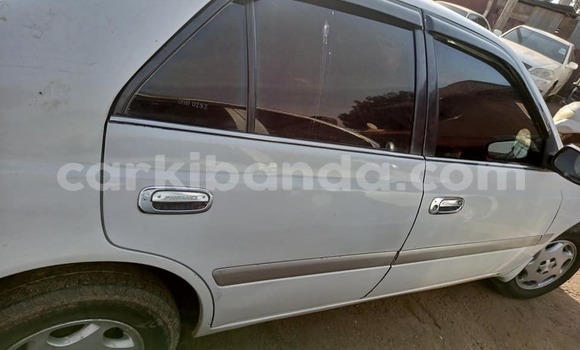 Acheter Occasion Voiture Toyota Premio Blanc à Kampala, Ouganda Acheter Occasion Voiture Toyota Premio Blanc à Kampala, Ouganda