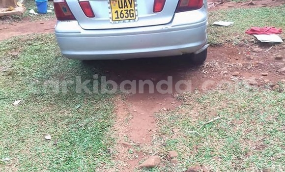 Nunua Ilio tumika Toyota Premio Fedha Gari ndani ya Kampala nchini Uganda