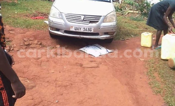 Acheter Occasion Voiture Toyota Premio Gris à Kampala, Ouganda Acheter Occasion Voiture Toyota Premio Gris à Kampala, Ouganda