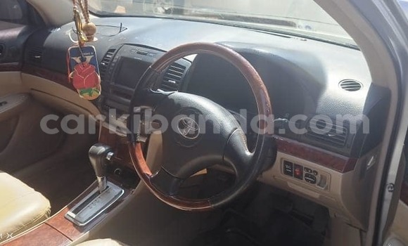 Acheter Occasion Voiture Toyota Premio Gris à Kampala, Ouganda Acheter Occasion Voiture Toyota Premio Gris à Kampala, Ouganda