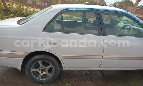 Acheter Occasion Voiture Toyota Premio Blanc à Kampala, Ouganda Acheter Occasion Voiture Toyota Premio Blanc à Kampala, Ouganda