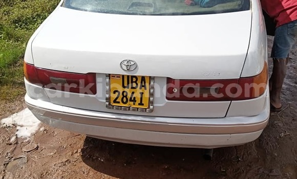 Acheter Occasion Voiture Toyota Premio Blanc à Kampala, Ouganda Acheter Occasion Voiture Toyota Premio Blanc à Kampala, Ouganda