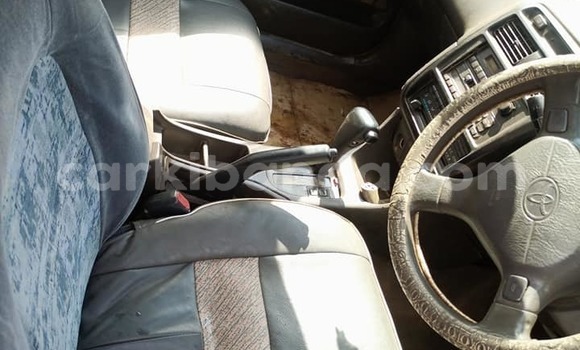 Acheter Occasion Voiture Toyota Premio Blanc à Kampala, Ouganda Acheter Occasion Voiture Toyota Premio Blanc à Kampala, Ouganda