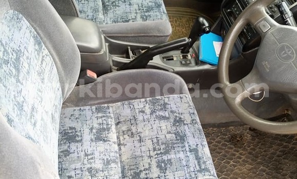 Acheter Occasion Voiture Toyota Premio Blanc à Kampala, Ouganda Acheter Occasion Voiture Toyota Premio Blanc à Kampala, Ouganda