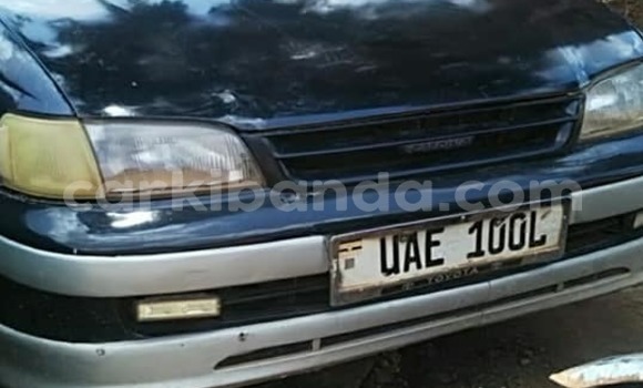 Gura Yakoze Toyota Caldina Blue Imodoka i Kampala mu Uganda