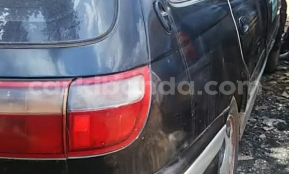 Acheter Occasion Voiture Toyota Caldina Bleu à Kampala, Ouganda Acheter Occasion Voiture Toyota Caldina Bleu à Kampala, Ouganda