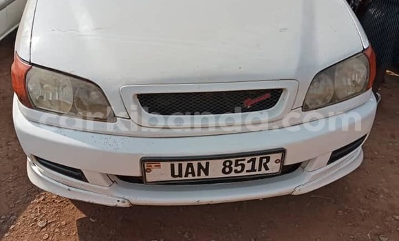 Acheter Occasion Voiture Toyota Ipsum Blanc à Kampala, Ouganda