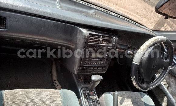Acheter Occasion Voiture Toyota Corona Noir à Kampala, Ouganda Acheter Occasion Voiture Toyota Corona Noir à Kampala, Ouganda