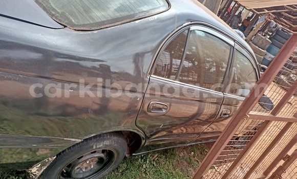 Acheter Occasion Voiture Toyota Corona Noir à Kampala, Ouganda Acheter Occasion Voiture Toyota Corona Noir à Kampala, Ouganda