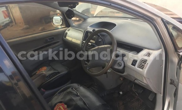 Acheter Occasion Voiture Toyota Nadia Gris à Kampala, Ouganda Acheter Occasion Voiture Toyota Nadia Gris à Kampala, Ouganda