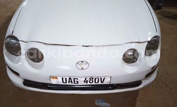 Acheter Occasion Voiture Toyota Celica Blanc à Kampala, Ouganda Acheter Occasion Voiture Toyota Celica Blanc à Kampala, Ouganda