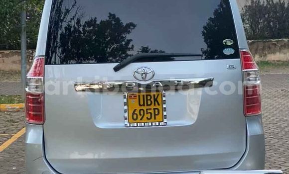 Gura Yakoze Toyota Noah Silver Imodoka i Kampala mu Uganda Gura Yakoze Toyota Noah Silver Imodoka i Kampala mu Uganda