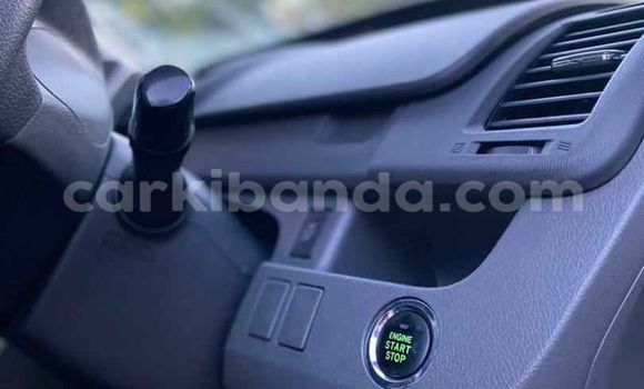 Gura Yakoze Toyota Noah Silver Imodoka i Kampala mu Uganda Gura Yakoze Toyota Noah Silver Imodoka i Kampala mu Uganda