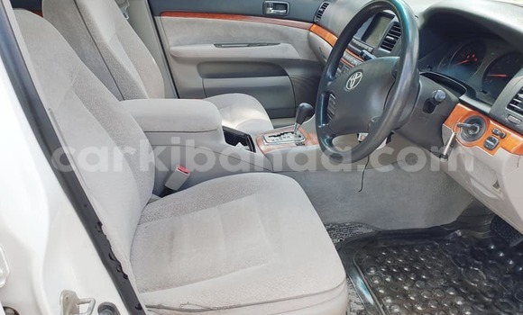 Gura Yakoze Toyota Mark II White Imodoka i Kampala mu Uganda Gura Yakoze Toyota Mark II White Imodoka i Kampala mu Uganda