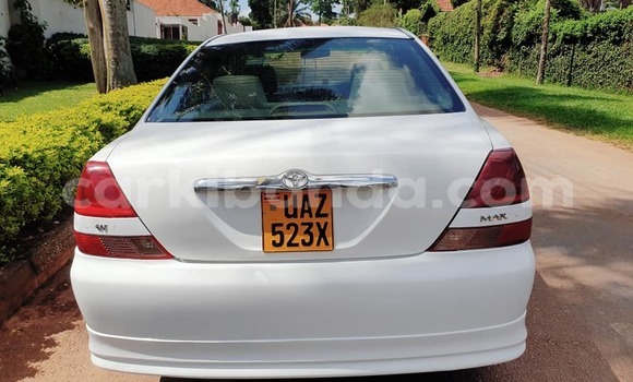 Gura Yakoze Toyota Mark II White Imodoka i Kampala mu Uganda Gura Yakoze Toyota Mark II White Imodoka i Kampala mu Uganda