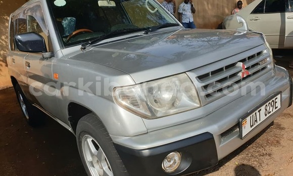 Gura Yakoze Mitsubishi Pajero iO Silver Imodoka i Kampala mu Uganda Gura Yakoze Mitsubishi Pajero iO Silver Imodoka i Kampala mu Uganda