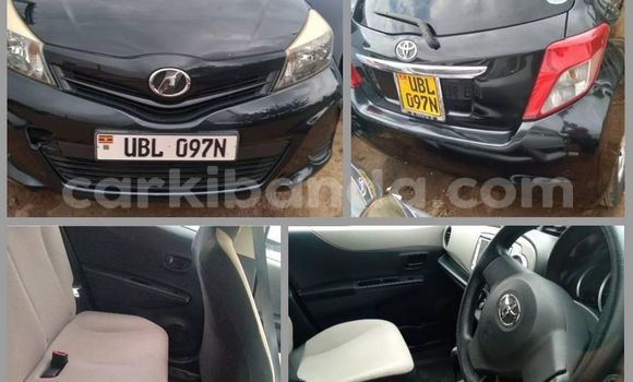 Nunua Ilio tumika Toyota Vitz Nyeusi Gari ndani ya Kampala nchini Uganda