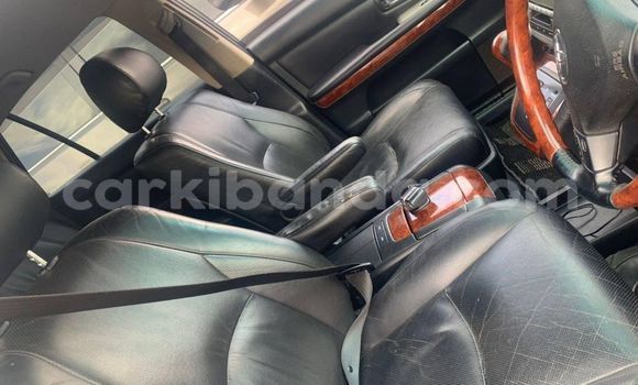 Acheter Occasion Voiture Toyota Harrier Blanc à Kampala, Ouganda Acheter Occasion Voiture Toyota Harrier Blanc à Kampala, Ouganda