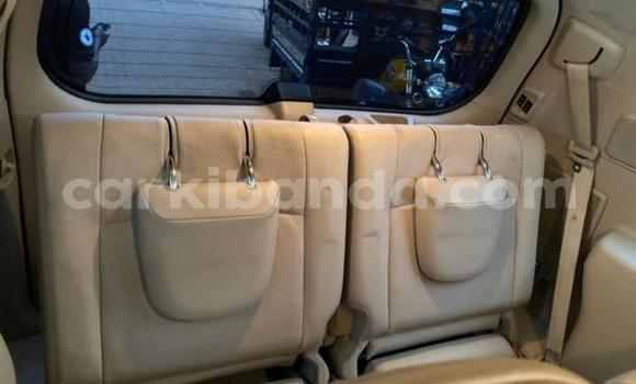 Acheter Occasion Voiture Toyota Land Cruiser Blanc à Kampala, Ouganda Acheter Occasion Voiture Toyota Land Cruiser Blanc à Kampala, Ouganda