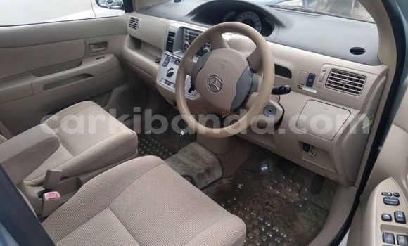 Acheter Occasion Voiture Toyota Raum Autre à Kampala, Ouganda Acheter Occasion Voiture Toyota Raum Autre à Kampala, Ouganda