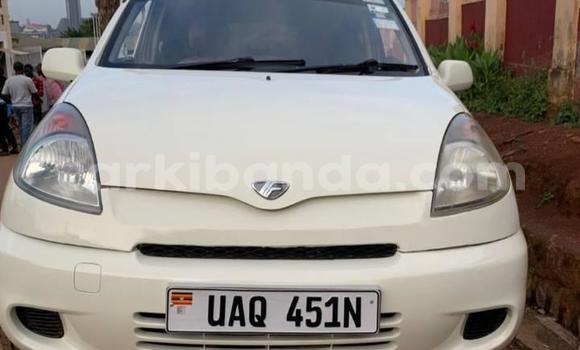 Acheter Occasion Voiture Toyota FunCargo Blanc à Kampala, Ouganda Acheter Occasion Voiture Toyota FunCargo Blanc à Kampala, Ouganda
