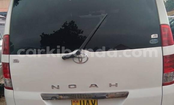 Acheter Occasion Voiture Toyota Noah Blanc à Kampala, Ouganda Acheter Occasion Voiture Toyota Noah Blanc à Kampala, Ouganda