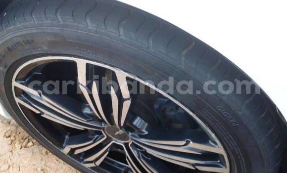 Acheter Occasion Voiture Toyota Mark X Blanc à Kampala, Ouganda Acheter Occasion Voiture Toyota Mark X Blanc à Kampala, Ouganda