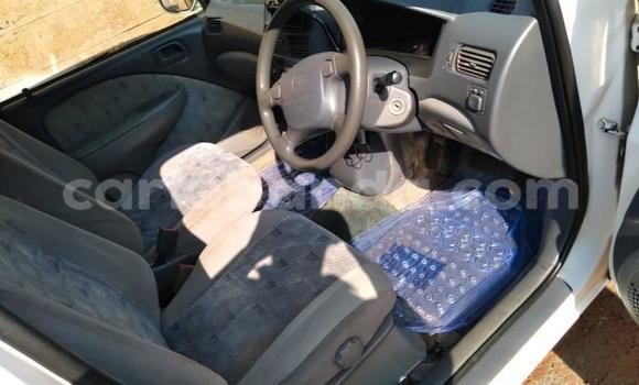 Acheter Occasion Voiture Toyota Raum Blanc à Kampala, Ouganda Acheter Occasion Voiture Toyota Raum Blanc à Kampala, Ouganda