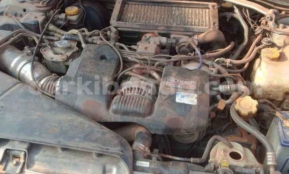 Gura Yakoze Subaru Legacy Silver Imodoka i Kampala mu Uganda Gura Yakoze Subaru Legacy Silver Imodoka i Kampala mu Uganda