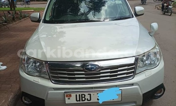 Gura Yakoze Subaru Forester White Imodoka i Kampala mu Uganda