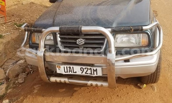 Gura Yakoze Suzuki Escudo Black Imodoka i Kampala mu Uganda