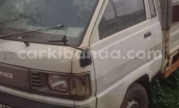Gura Yakoze Toyota Town Ace White Imodoka i Kampala mu Uganda Gura Yakoze Toyota Town Ace White Imodoka i Kampala mu Uganda