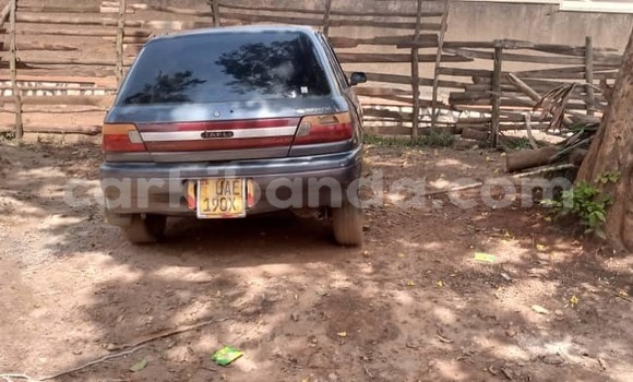 Acheter Occasion Voiture Toyota Starlet Bleu à Kampala, Ouganda Acheter Occasion Voiture Toyota Starlet Bleu à Kampala, Ouganda