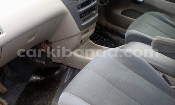 Gura Yakoze Toyota Nadia Silver Imodoka i Kampala mu Uganda Gura Yakoze Toyota Nadia Silver Imodoka i Kampala mu Uganda