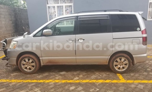 Gura Yakoze Toyota Noah Silver Imodoka i Kampala mu Uganda Gura Yakoze Toyota Noah Silver Imodoka i Kampala mu Uganda