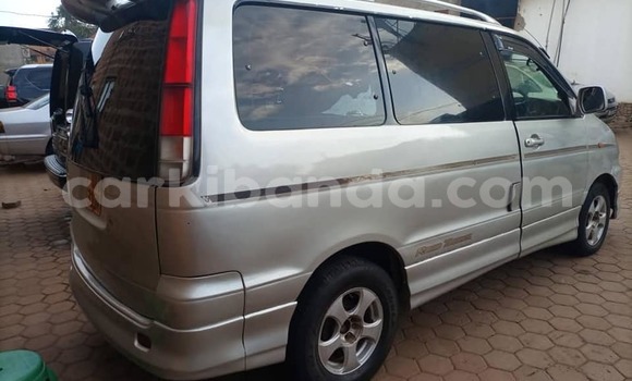 Gura Yakoze Toyota Noah Silver Imodoka i Kampala mu Uganda Gura Yakoze Toyota Noah Silver Imodoka i Kampala mu Uganda