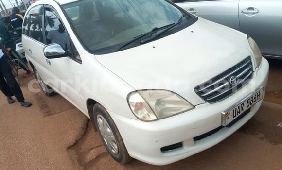Acheter Occasion Voiture Toyota Nadia Blanc à Kampala, Ouganda Acheter Occasion Voiture Toyota Nadia Blanc à Kampala, Ouganda