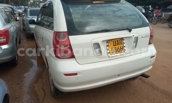 Gura Yakoze Toyota Nadia White Imodoka i Kampala mu Uganda Gura Yakoze Toyota Nadia White Imodoka i Kampala mu Uganda