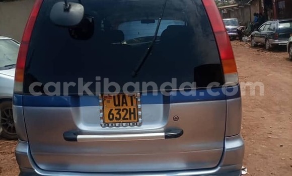 Gura Yakoze Toyota Noah Blue Imodoka i Kampala mu Uganda Gura Yakoze Toyota Noah Blue Imodoka i Kampala mu Uganda