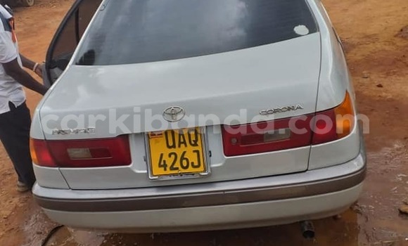 Gura Yakoze Toyota Premio White Imodoka i Kampala mu Uganda Gura Yakoze Toyota Premio White Imodoka i Kampala mu Uganda