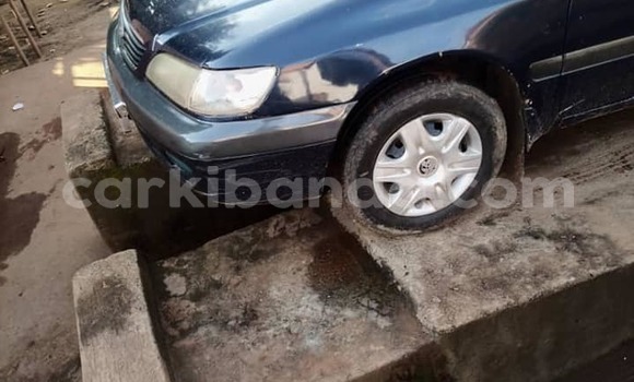 Gura Yakoze Toyota Premio Black Imodoka i Kampala mu Uganda Gura Yakoze Toyota Premio Black Imodoka i Kampala mu Uganda