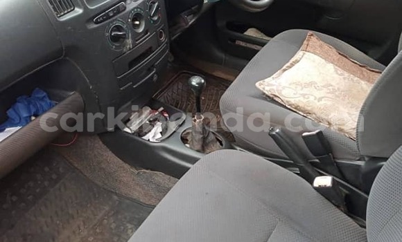 Gura Yakoze Toyota Probox Blue Imodoka i Kampala mu Uganda Gura Yakoze Toyota Probox Blue Imodoka i Kampala mu Uganda