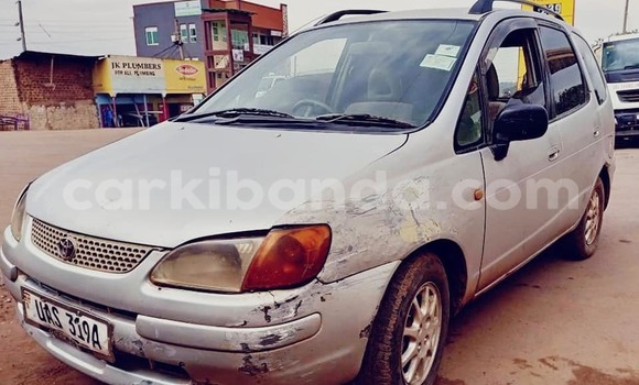 Gura Yakoze Toyota Spacio Silver Imodoka i Kampala mu Uganda Gura Yakoze Toyota Spacio Silver Imodoka i Kampala mu Uganda