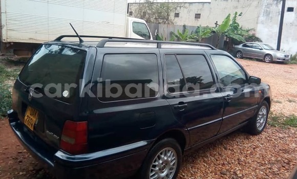 Nunua Ilio tumika Volkswagen Passat Nyeusi Gari ndani ya Kampala nchini Uganda