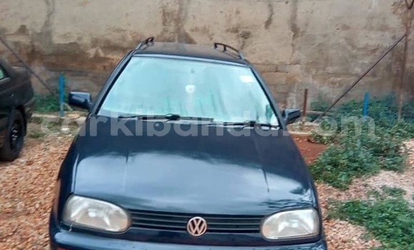 Gura Yakoze Volkswagen Passat Black Imodoka i Kampala mu Uganda Gura Yakoze Volkswagen Passat Black Imodoka i Kampala mu Uganda