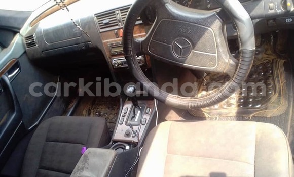 Gura Yakoze Mercedes‒Benz C–Class Silver Imodoka i Kampala mu Uganda Gura Yakoze Mercedes‒Benz C–Class Silver Imodoka i Kampala mu Uganda