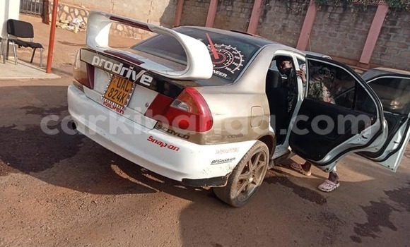 Gura Yakoze Mitsubishi Lancer White Imodoka i Kampala mu Uganda Gura Yakoze Mitsubishi Lancer White Imodoka i Kampala mu Uganda